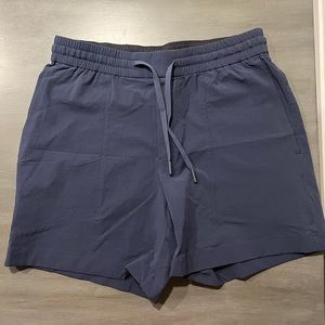 Lululemon 5” Bowline Navy Short Medium NWOT